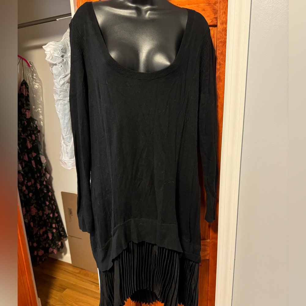 Victoria’s Secret Layered Sweater Dress with Pleated Skirt Attached. SZ XL.